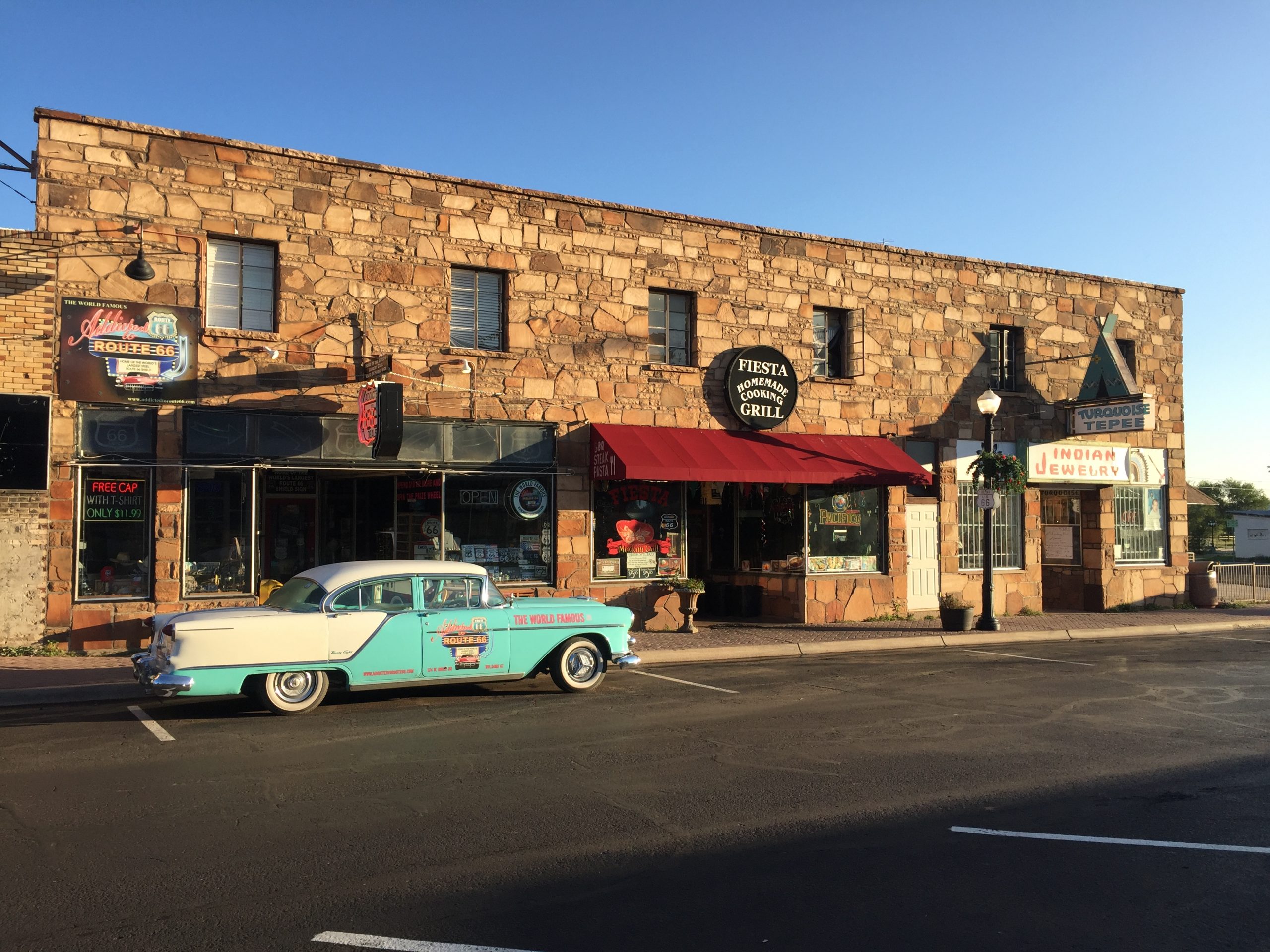 El Gran Cañón del Colorado y la Ruta 66 desde Williams (Arizona) El Gran Cañón del Colorado y la Ruta 66 desde Williams (Arizona)